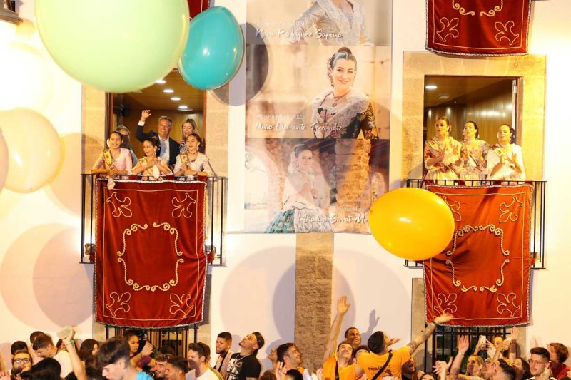 El pregó de Fogueres de Xàbia fa bullir la Plaça de l’Església El pregó de Fogueres de Xàbia fa bullir la Plaça de l’Església